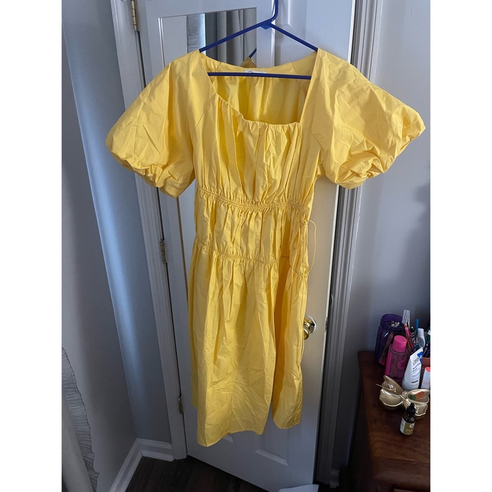ASOS Urban Revivo ruched front midi dress in yellow - Picture 2 of 2
